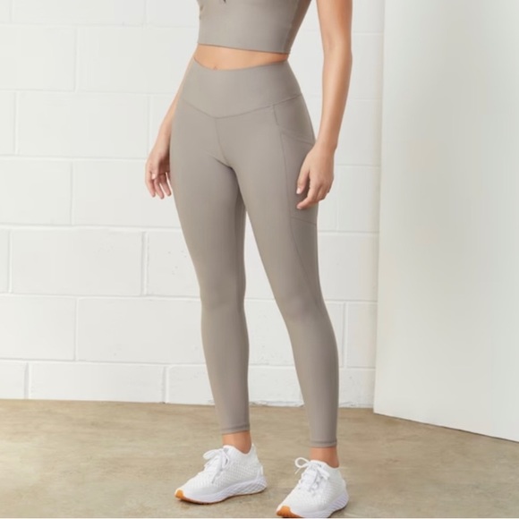 Abercrombie & Fitch Pants - Abercrombie & Fitch YPB Sculpt LUX 7/8 Leggings